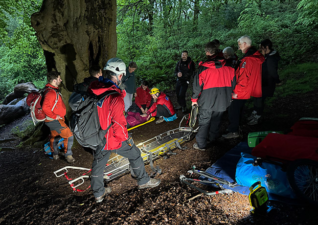 Preparing the spinal injury casualty for a stretcher evacuation.