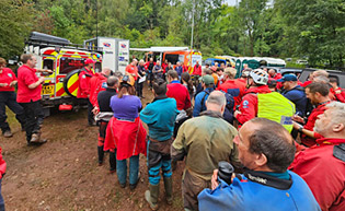 John Dutton (SARA) briefing the attendees